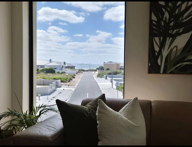 3 BEDROOM HOUSE FOR SALE IN KLEINBAAI